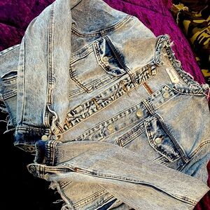 Acid washed Cropped Denim jacketed